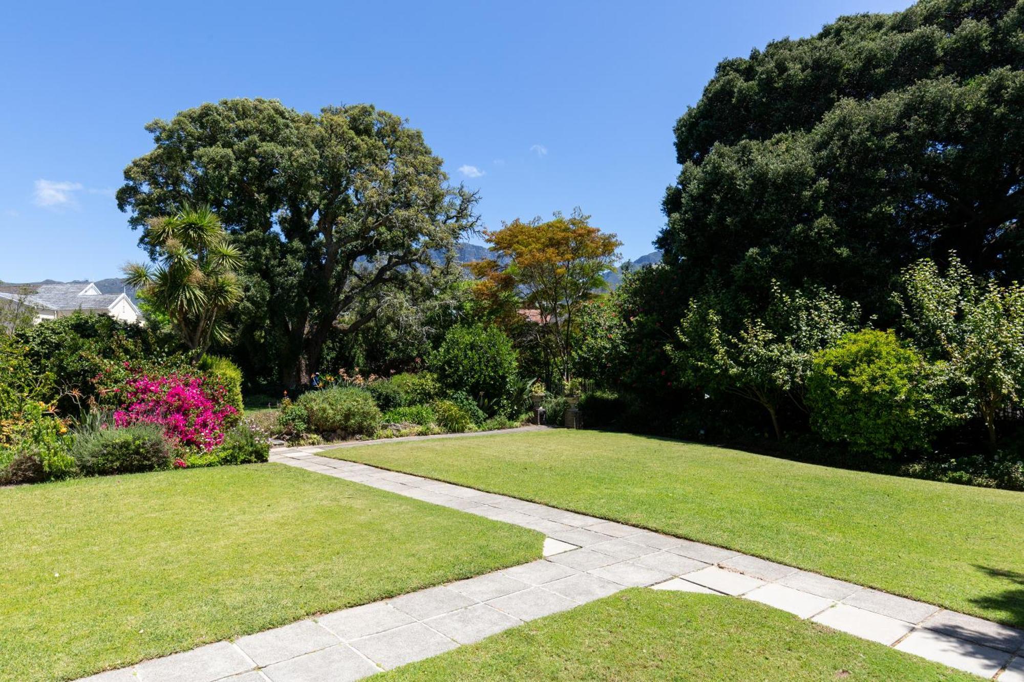 Salisbury Quiet Communal Garden *