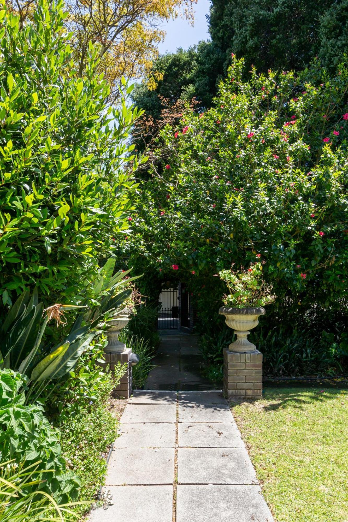 Salisbury Quiet Communal Garden Appartement Kaapstad