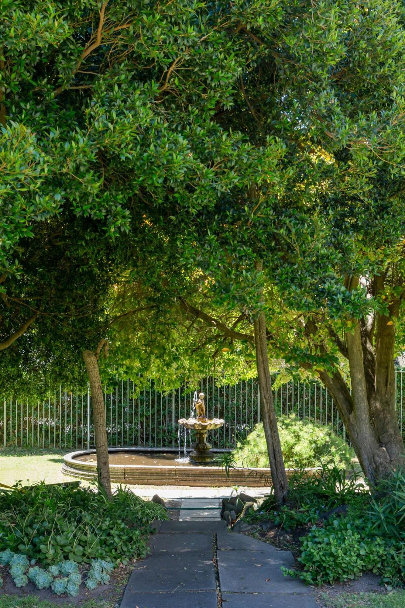 Salisbury Quiet Communal Garden Appartement Kaapstad